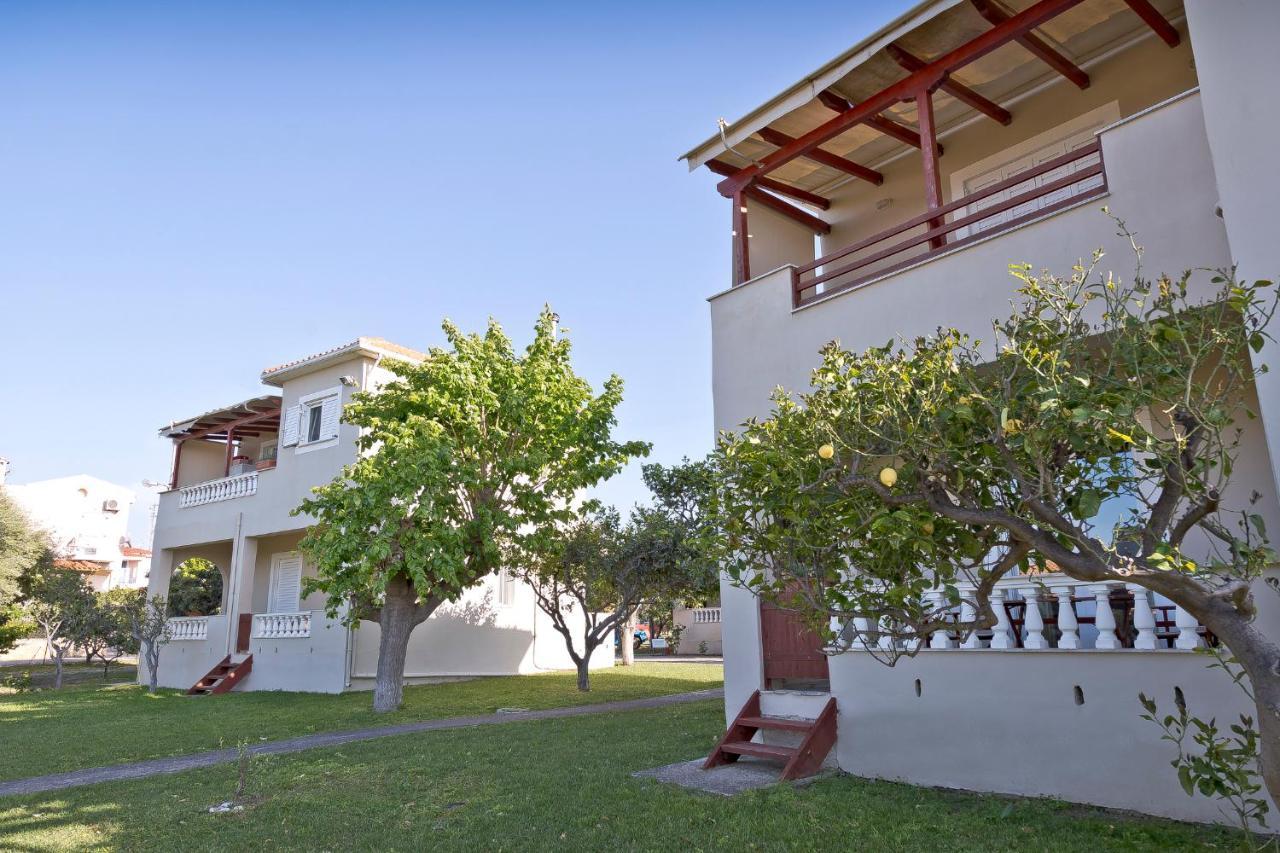 Caposaldo Apartments Акрата Екстериор снимка